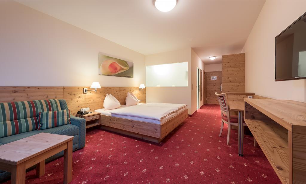 Hotel Leonhard Leogang Exterior photo